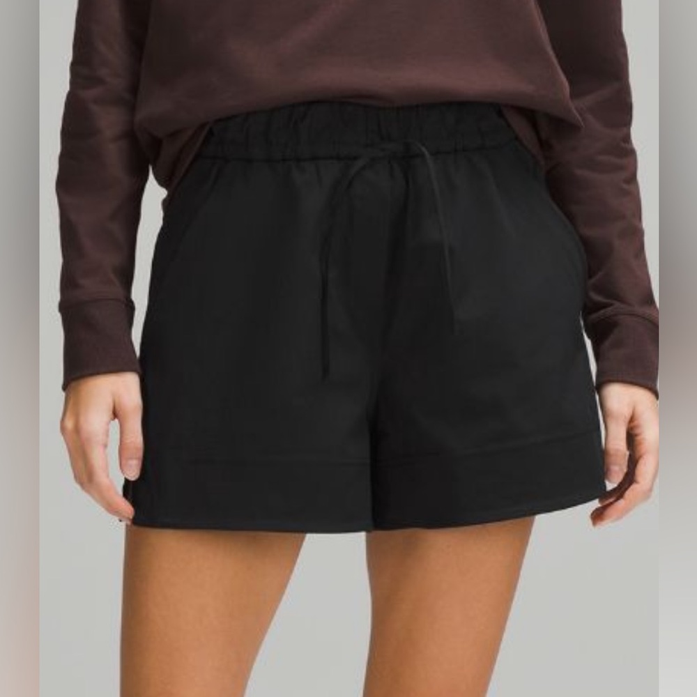 Lululemon cinchable drawstring Short size XS